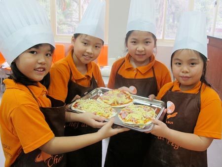 Hè này: Nấu súp, nướng bánh pizza trong trường