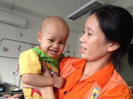 Xin cưu mang bé mắc bạch cầu cấp