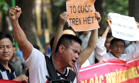 Người Hà Nội, Đà Nẵng, TPHCM xuống đường