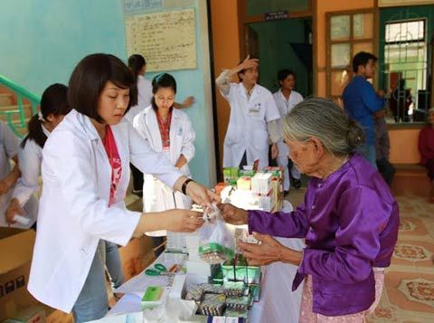 400 người dân Quảng Bình được khám, cấp thuốc miễn phí