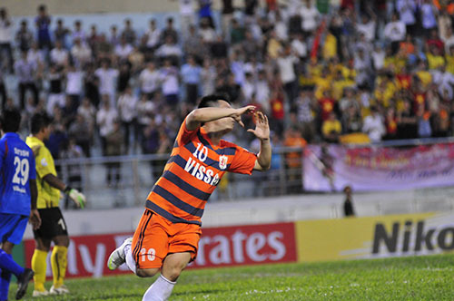 Xem cú đúp tuyệt phẩm của Văn Quyến