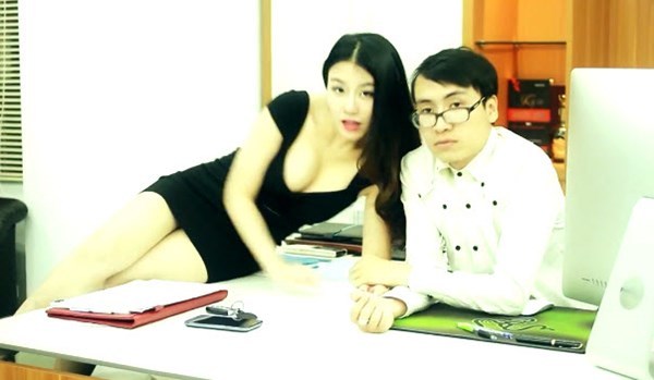 Cười nghiêng ngả với clip 13 tật xấu của dân công sở