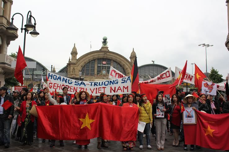 Xuống đường yêu nước và an ninh quốc gia