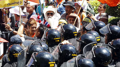 Thế giới 24h: Thủ tướng Thái Lan trốn chạy