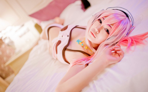 Hotgirl, bikini, nóng bỏng, tai nghe