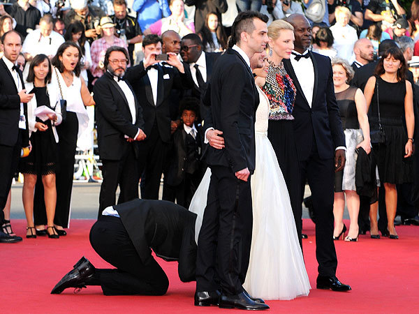 Xì căng đan ngớ ngẩn tại LHP Cannes