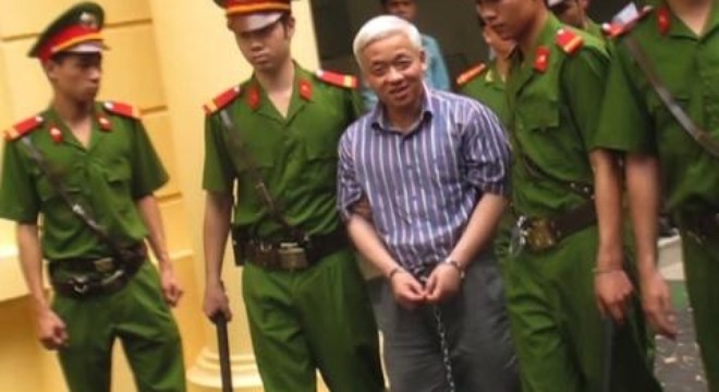 Kiến nghị không cùm chân bầu Kiên khi ra tòa