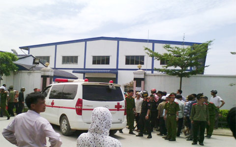 Hàng trăm công nhân lại ngất xỉu bất thường