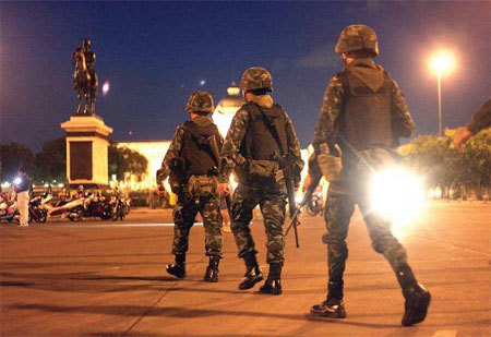 Người biểu tình giải tán, PDRC vui sướng