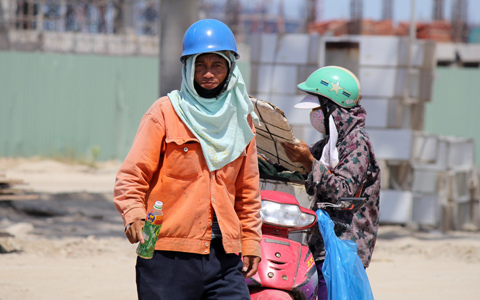 Dân miền Trung vật vã trong 'chảo lửa' gió Lào