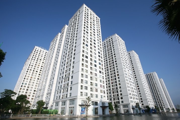 Nhà đất đến thời hưng vượng: Cuộc đua Đông – Tây