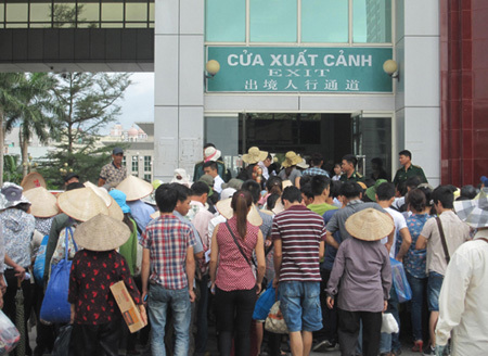 Thực trạng buôn bán qua cửa khẩu Trung Quốc những ngày qua