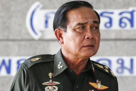 Hoàng gia Thái phê chuẩn lãnh đạo đảo chính