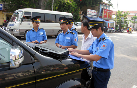 Đề xuất thanh tra giao thông được dùng súng