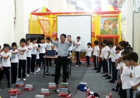 Trẻ đường phố vào khu vui chơi The Vista học sơ cấp cứu