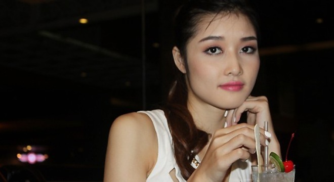 'Hoa hậu trả vương miện' tiết lộ giá cát sê sau scandal