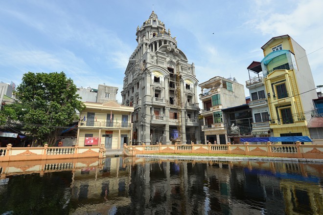 Sững sờ nhà giàu Việt đổ đống vàng dát nhà làm sang