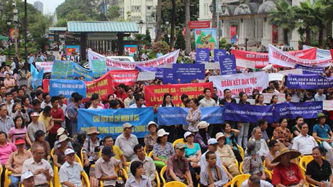 Cuối 2015 có luật Biểu tình