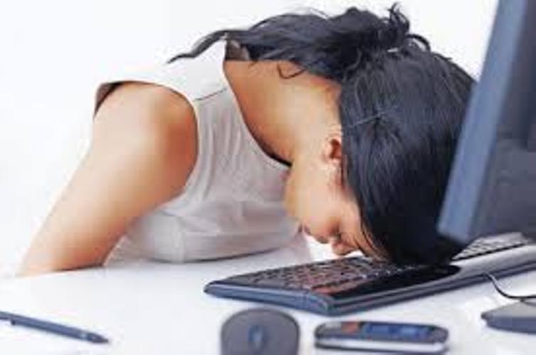 Mở máy tính, bắt quả tang chồng chát sex cùng nhân tình