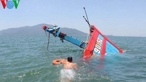 50 tàu TQ bao vây tàu cá của ngư dân VN