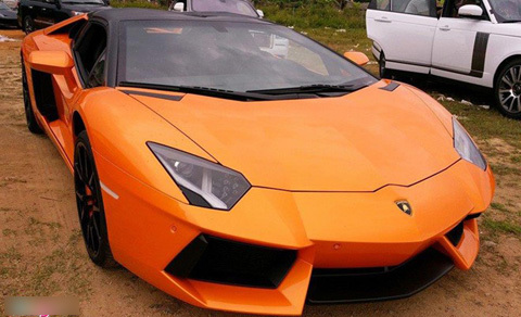 Cận cảnh Lamborghini Aventador mui trần đầu tiên ở Việt Nam