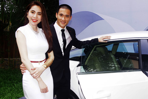 Công Vinh – Thủy Tiên: Ai kiếm tiền nhiều hơn?