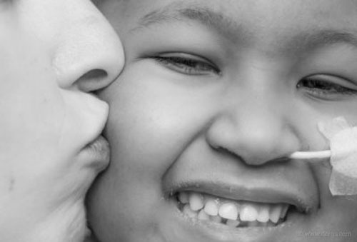 Cảm động hình ảnh mẹ chụp quá trình con gái chiến đấu với bệnh ung thư