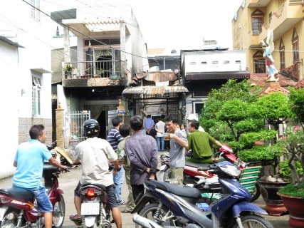 Mâu thuẫn tình cảm, đốt cả nhà bạn gái