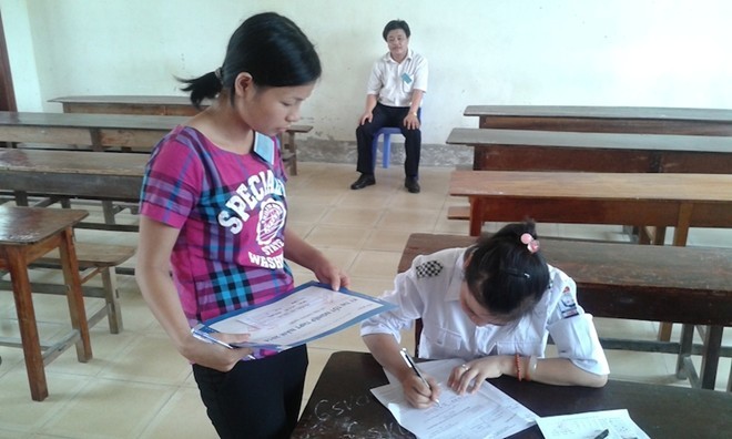 59 người túc trực một thí sinh thi Sử