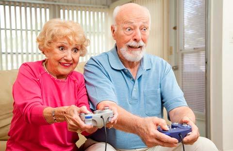 Oái oăm chuyện mẹ chồng nghiện game