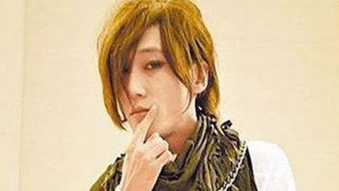 Ca sĩ tổ chức thác loạn tập thể bị bắt quả tang