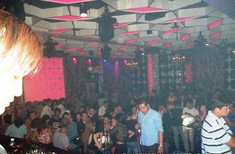 Đột kích quán bar múa cột, tiệm tóc bán dâm