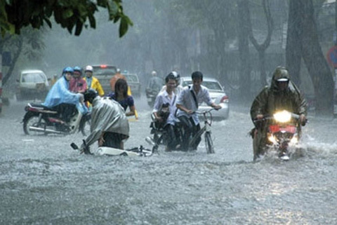 Hà Nội tiếp diễn mưa dông, nắng nóng kết thúc