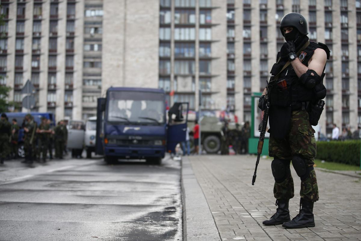 Dân đông Ukraina tháo chạy thoát thân