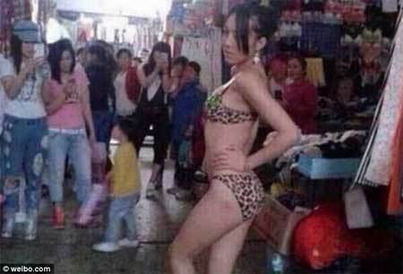 Kiểu bán đồ lót phản cảm ở Trung Quốc