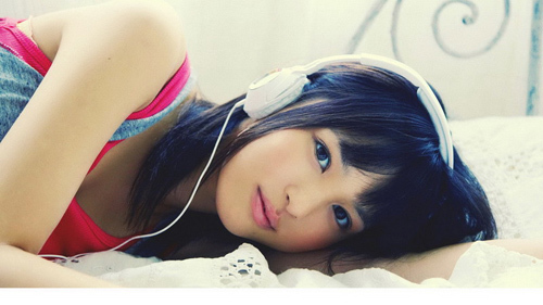 thiếu nữ, tai nghe