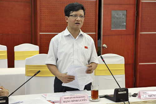 Thẻ hay giấy khai sinh, bớt hay thêm giấy tờ?