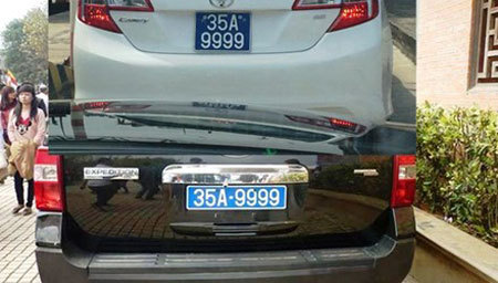 Hai xe biển xanh trùng tứ quý 9 ở Ninh Bình