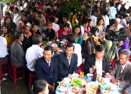 Nỗi khổ mang danh Việt kiều