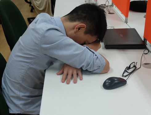 Choáng váng với lệnh cấm ngủ trưa của một công ty lớn