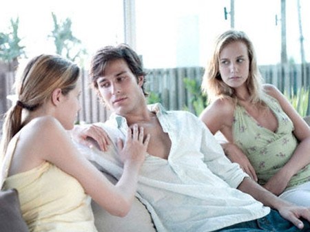 Tòa định giá xe của vợ mới để bồi thường cho vợ cũ?