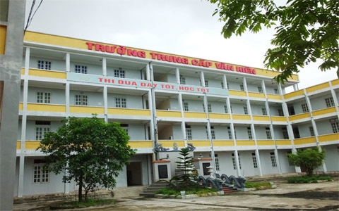 Ngôi trường hàng chục tỷ đắp chiếu suốt 2 năm