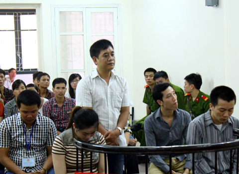 Đăng ảnh gái bán dâm lên mạng để hút khách