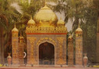 Cận cảnh lâu đài sứ vẽ bằng vàng tuyệt đẹp của đại gia Việt