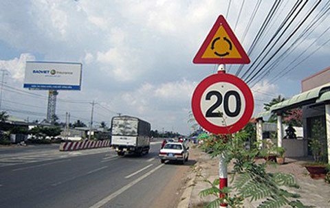 Đồng loạt bức xúc về những biển báo 'đánh bẫy'