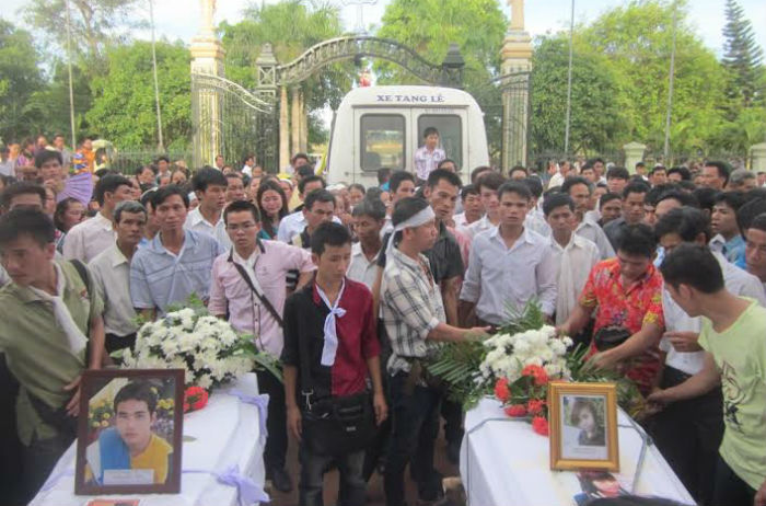 Xóm nghèo đón thi thể vụ tai nạn thảm khốc tại Thái Lan