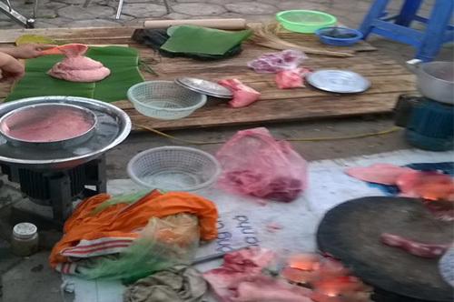 Kinh hoàng xem gói giò tại chợ