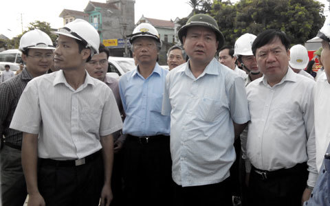 Sốt ruột đường lún, Bộ trưởng đến tận nơi kiểm tra