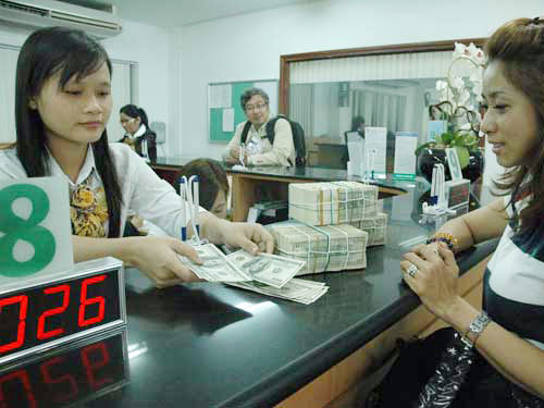 USD giảm sâu dưới giá trần