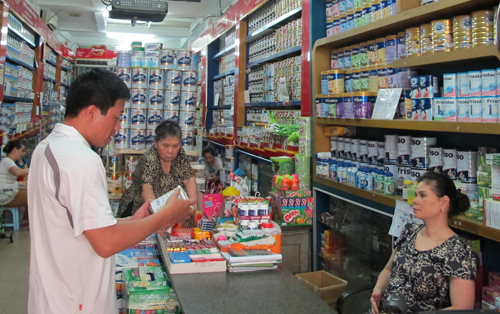 Giá sữa giảm đồng loạt: Giữ được bao lâu?